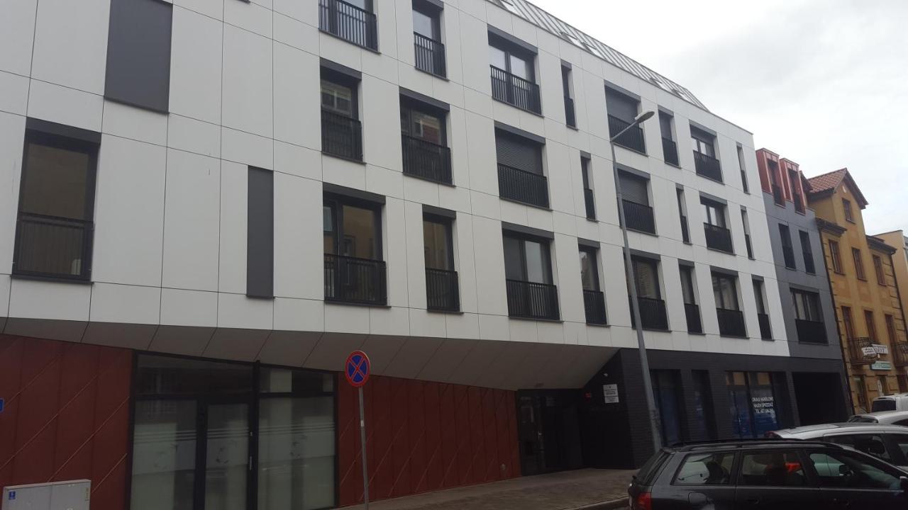 Apartament Skarbowa 2 & Parking Leszno  Buitenkant foto