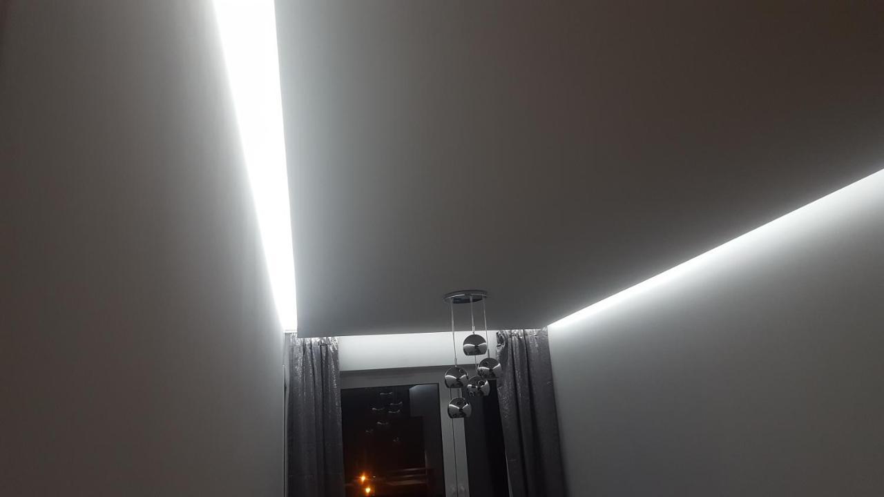 Apartament Skarbowa 2 & Parking Leszno  Buitenkant foto