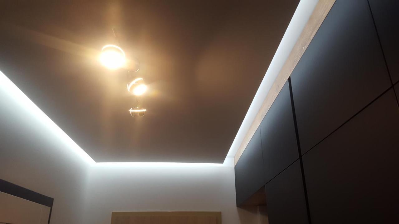 Apartament Skarbowa 2 & Parking Leszno  Buitenkant foto